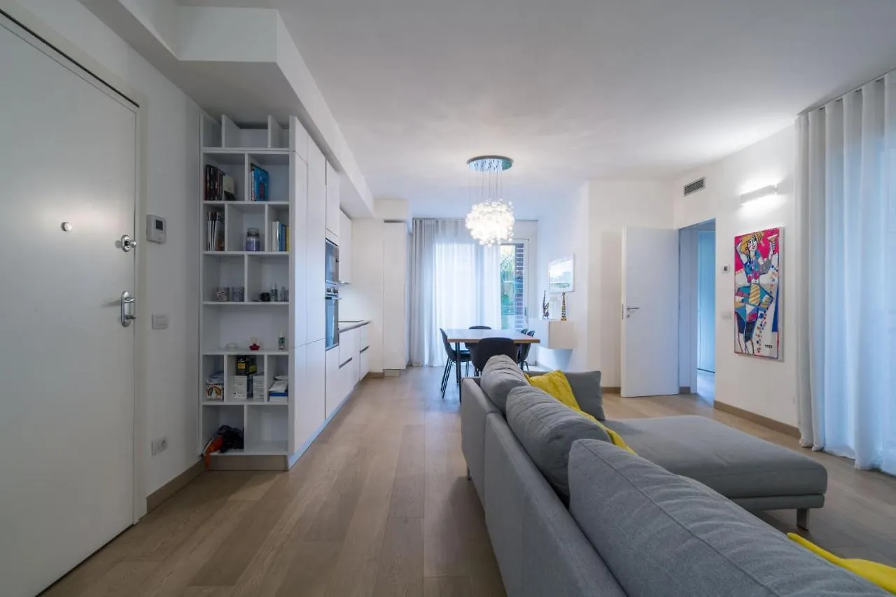 Apartament Easylife - Moderno Ed Elegante Trilocale In Corso Garibaldi Mediolan 0*,  Włochy